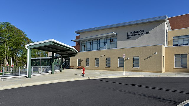Luxmanor Elementary School entrance, Rockville, MD content-image