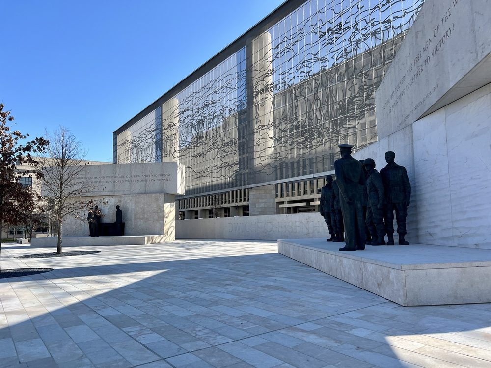 outside statue photo 2 content-image